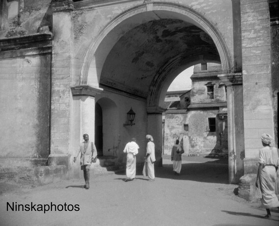 Maharajah's Palace, Tanjore, India - Vintage Photo Reproduction by James Dearden Holmes - Historical Photo