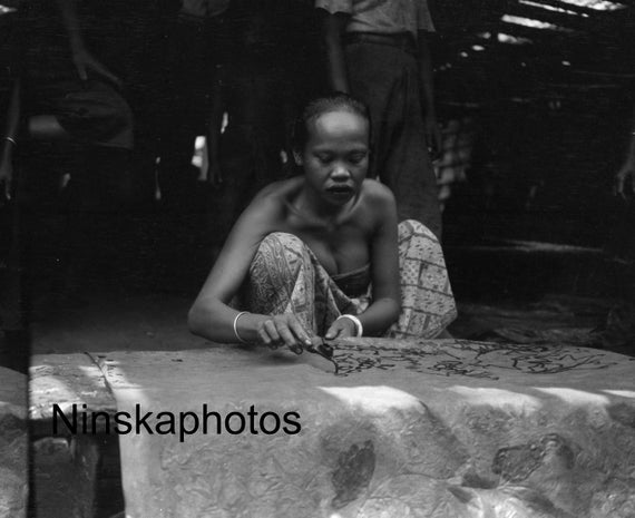 Woman making Batik Cloth in a Village near Yogyakarta - Java, Indonesia - 1925 - Fine Art Antique Photo Print - BNW - Vintage Photo - 3210C