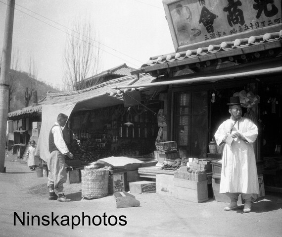 1920s Seoul Street Scene, South Korea - 1920s antique photo reproduction, Vintage Photography BNW