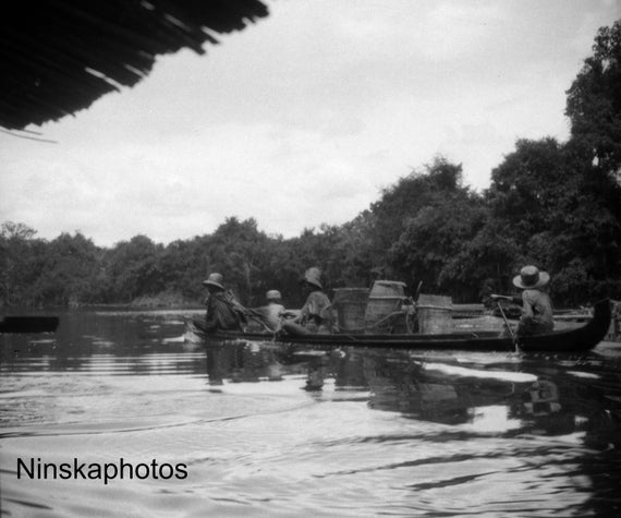 Boat on the Barito River in Betoeng - West Kalimantan - Borneo - Indonesia - 1925 - Fine Art Antique Photo Print - BNW - Vintage Photo