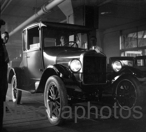 Ford Model T fresh off the assembly line at the Ford Factory Highland Park, Detroit, Michigan, 1926 antique photo reprint, Vintage Car