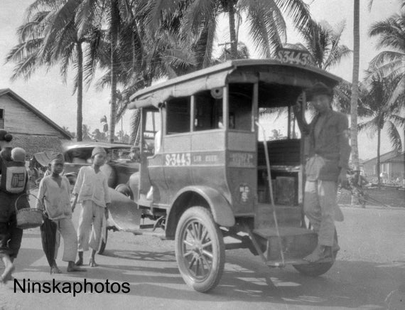 A Singapore Bus, Singapore - Vintage Photo Reproduction by James Dearden Holmes - Historical Photo - Rickshaw - Street Scene
