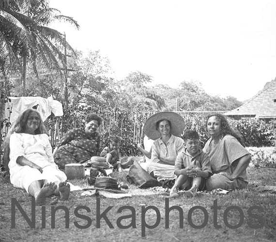 Waikiki Beach, Honolulu - Group of Women and Children, Hawaii, United States, 1920s antique photo reprint - Wall Decor - Local History
