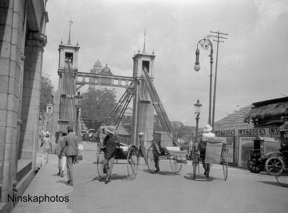 Cavenagh Bridge, Singapore - Vintage Photo Reproduction by James Dearden Holmes - Historical Photo - Rickshaw - Street Scene