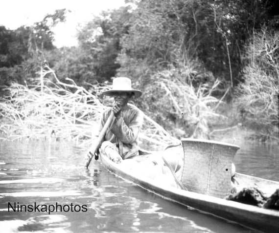 Man rowing boat on the Barito River - Kalimantan - Borneo - Indonesia - 1925 - Fine Art Antique Photo Print - BNW - Vintage Photo - 2939