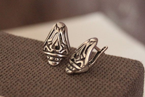 Art Nouveau Sterling Silver Filigree Earrings, Handcarved Latch Back