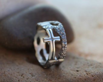 Bague en argent croix, jonc pour homme, jonc texturé, jonc croisé, jonc ajouré, bijoux croix, bague large, bague rustique, bague pour homme, argent noir 925