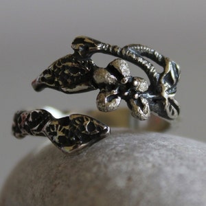 925,Leaf ring,Twig ring,Sterling silver ring,Textured band,Flower ring,Artisan,Oxidized silver,Rustic ring,Open ring,Stamp band,Metalwork