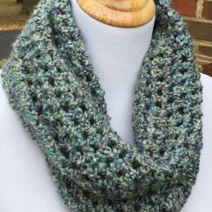 CROCHET INFINITY SCARF Chunky Hat Crochet Homespun Yarn Bulky Infinity ...