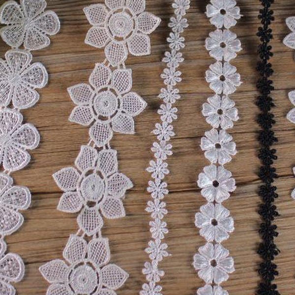 Embroidered Daisy Flower Lace Trim