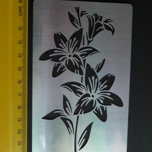Middelgrote oosterse lelie roestvrijstalen stencil reliëfkaart maken