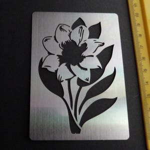 Plantilla floral de flor de dalia pequeña de acero inoxidable para hacer tarjetas y estampar en relieve