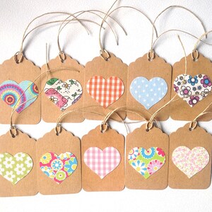 Étiquettes cadeaux coeurs, lot de 10 étiquettes volantes kraft, étiquettes faites main pour tissu et carte, étiquettes de prix coeurs floraux, étiquettes de cadeaux pour la Saint-Valentin et011