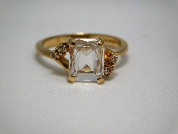 10K Gold white Topaz Ring Size 6 - image 2