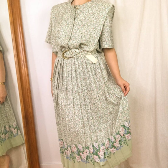 Vintage 80s Mint green Floral accordion pleat day