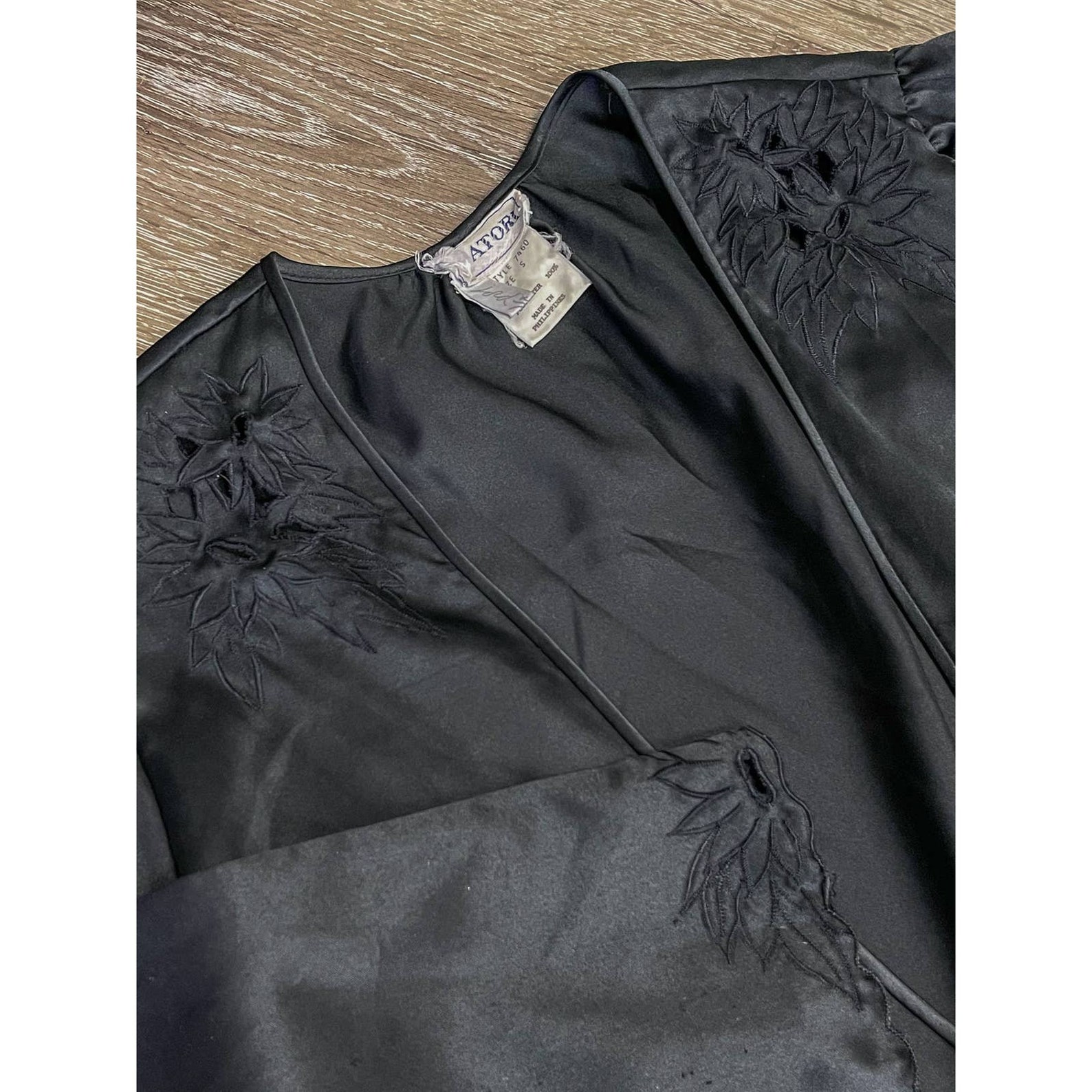  Duster  de longueur  de sol en satin noir Natori vintage des 