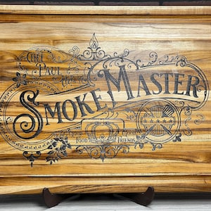 Temps et polices de caractères SVG Smoke Master inclus pour une planche à découper personnalisée