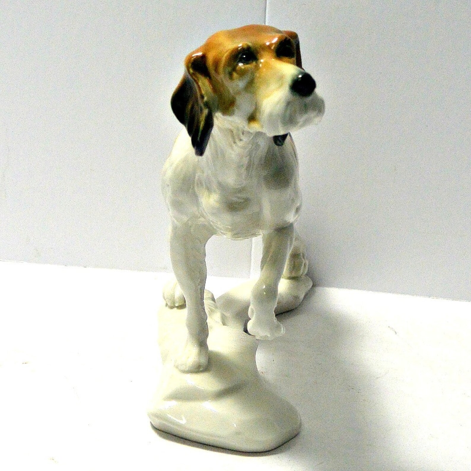 pointer dog figurine