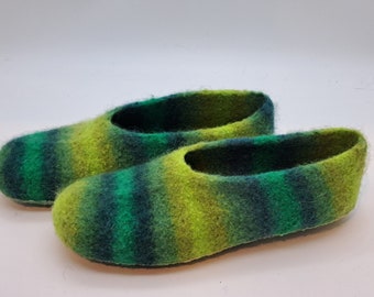 Gr. 40/41 (Length 26 cm): Felted Slippers with Latex Sole / Filz-Hausschuhe mit Latexsohle