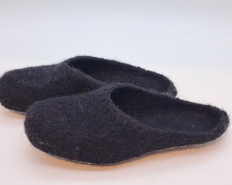 Gr. 36/37 (Length 23 cm): Felted Slippers with Latex Sole / Filz-Hausschuhe mit Latexsohle