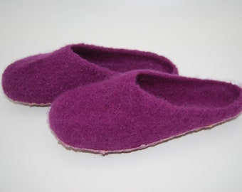 Size 35/36 (Length 22,5 cm): Felted Slippers with Latex Sole / Felt slippers with latex sole