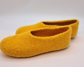 Gr. 40/41 (Length 26 cm): Felted Slippers with Latex Sole / Filz-Hausschuhe mit Latexsohle