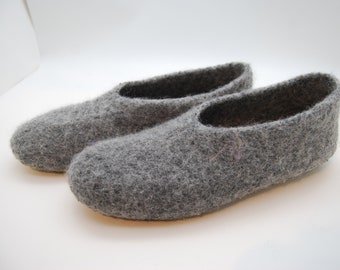 Gr. 43/44 (Length 28 cm): Felted Slippers with Latex Sole / Filz-Hausschuhe mit Latexsohle