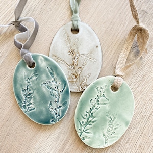 Clay Botanical Holiday Ornament - Oval - Sargassum