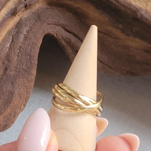 Ruwe koperen ring met vijf ringen | Gestapelde messing ring | Minimalistische boho-sieraden | Handgemaakte statementring