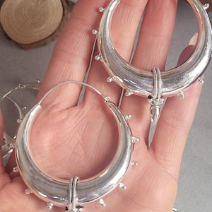 Grosses créoles en plaqué argent, style tribal bohème