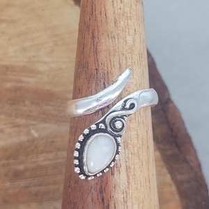 Silver ring / Adjustable ring / Silver jewellery / Boho ring / Bohemian / Pretty / Hippie / Elegant