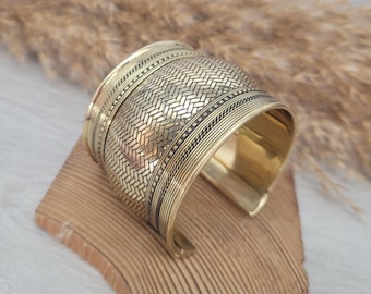 Large gold detailed cuff bracelet / Gold bracele / Cuff bracelet / Unisex bracelet / Boho / Bohemian / Cuff / Large bracelet/Ethnic / Tribal