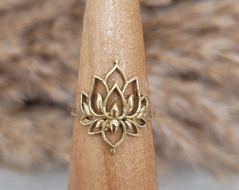 Golden lotus flower ring / Flowers / Pretty ring / Her gift / Lotus / Mandala / Bohemian / Boho / Free delivery