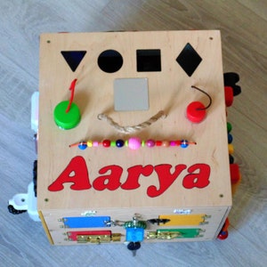 Personalized Busy board LED light toy toddler busy box baby Sensory board Wooden toy Activity baby 1 year old gift Busy cube shape sorter immagine 4