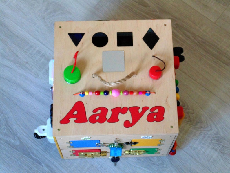 Personalized Busy board LED light toy toddler busy box baby Sensory board Wooden toy Activity baby 1 year old gift Busy cube shape sorter immagine 4