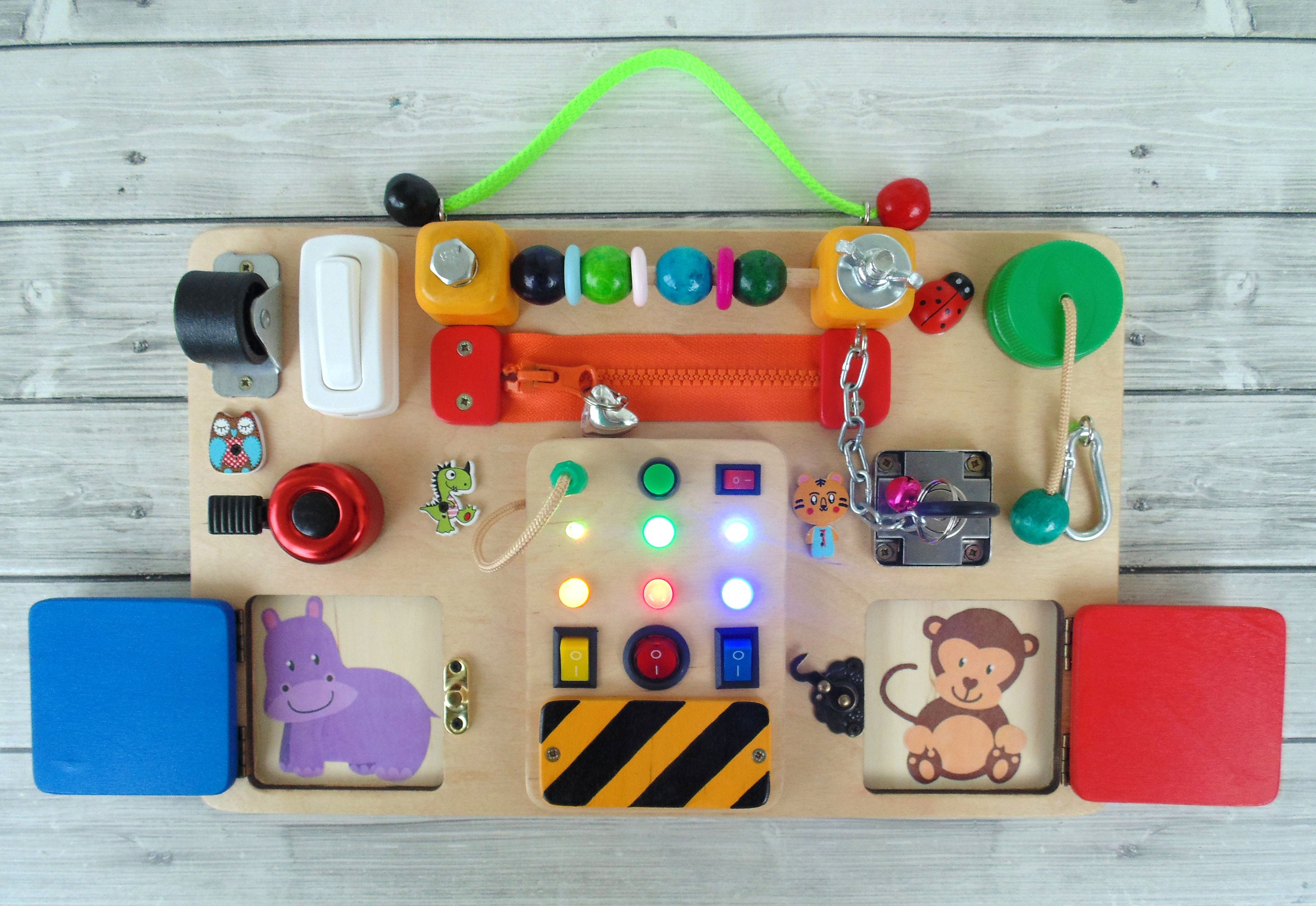 Milageto Planche d'activités Montessori à LED, jouets de voyage pour bébé, planche  sensorielle, matériel pédagogique, jouet sensoriel en bois, 8 LED pour 1,  avec tournevis : : Jeux et Jouets