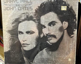 Hall and Oates "Daryl Hall and John Oates" vintage vinyl record album, "Sara Smile" , "It doesn't Matter Anymore"