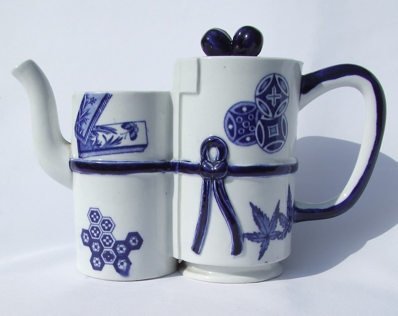 Antique Royal Worcester Anglo Japanese Aesthetic Movement Teapot Circa 1870/'s Blue and White Dr Christopher Dresser Style Scrolls /& Ribbons