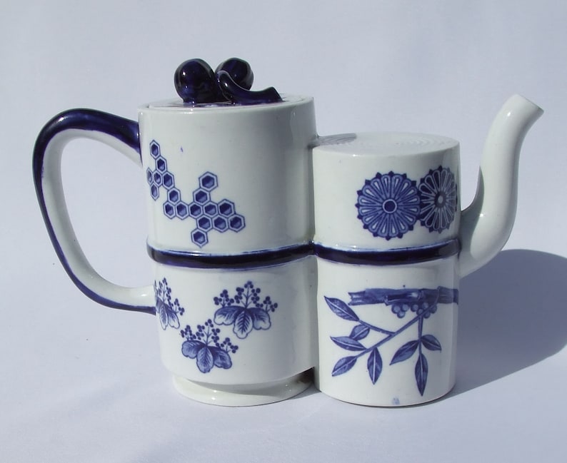 Antique Royal Worcester Anglo Japanese Aesthetic Movement Teapot Circa 1870/'s Blue and White Dr Christopher Dresser Style Scrolls /& Ribbons