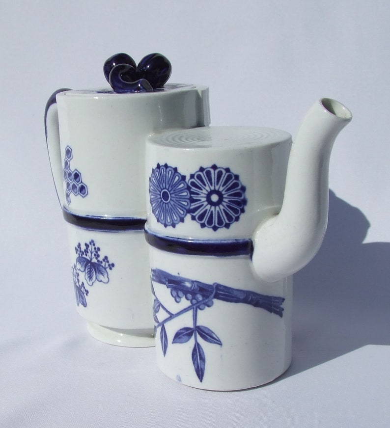 Antique Royal Worcester Anglo Japanese Aesthetic Movement Teapot Circa 1870/'s Blue and White Dr Christopher Dresser Style Scrolls /& Ribbons