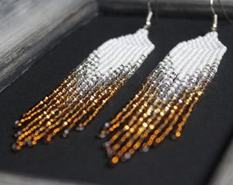 Pendientes de flecos dorados: Pendientes colgantes hechos a mano con cuentas.