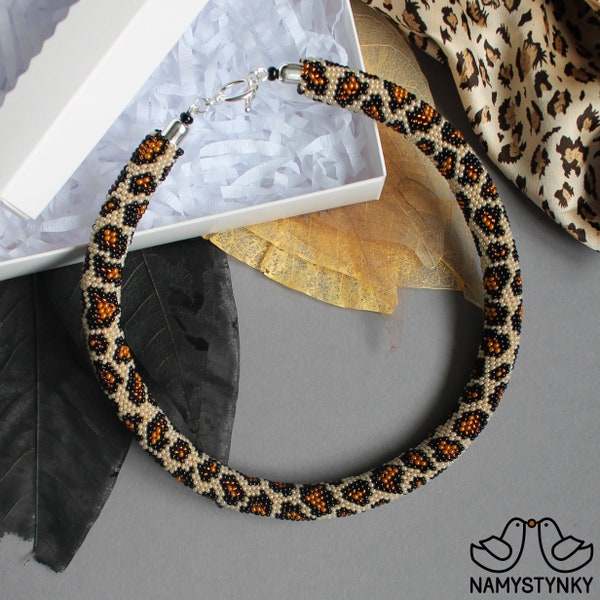 Collier perlé Léopard Animal print crochet collier Safari collier beige Modern Jungle collier en cuir Boho bijoux Beadwork choker