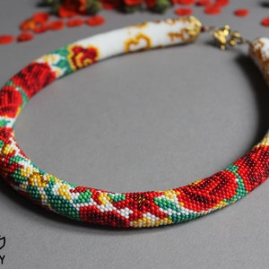 Floral crochet necklace White beaded necklace Roses red Modern necklace Red floral necklace Hippie boho jewelry Natural Beadwork choker