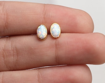 14k Gold Opal Ohrstecker, zierliche Ohrringe, weiße Opal Ohrringe.Minimalist Erings, echte Opal Ohrringe, JX63