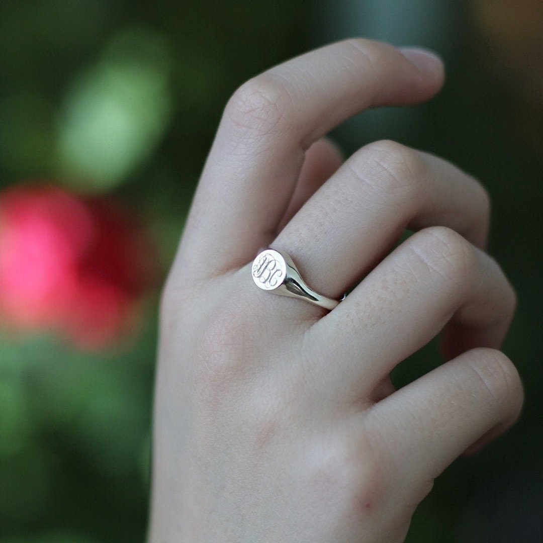 Initial Signet Ring For Men/Women – Stainless Steel, Gold Finish, Customizable Letters