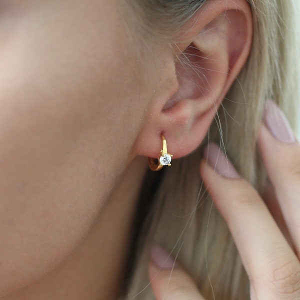 14k Gold Huggie Earrings,Diamond Hoops,Minimalist Earrings,Diamond Earrings,Dainty Earrings,JX68