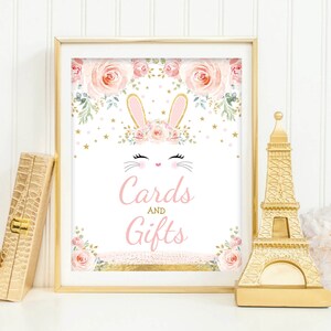 Karten und Geschenke Zeichen, Hase Baby Shower Dekorationen, erröten rosa Blumen Kaninchen 1. Geburtstag Party Dekor, Osterhase Sofort Download BUN13
