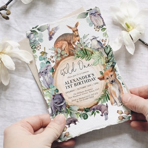 Invitación de un cumpleaños de animales salvajes australianos, invitación a la fiesta de la naturaleza de la vida silvestre de Australia, descarga de PLANTILLA EDITABLE de eucalipto frondoso, OZ1