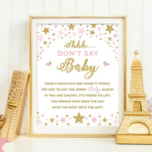 Può includere: Un cartello stampabile con stelle rosa e dorate e il testo "Shh... Non dire Baby. Prendi una collana e indossala con orgoglio. Cerca di non dire la parola 'Baby' ad alta voce! Se vieni beccato, è loro da sollevare. La persona che termina la giornata con più collane riceve il regalo!"