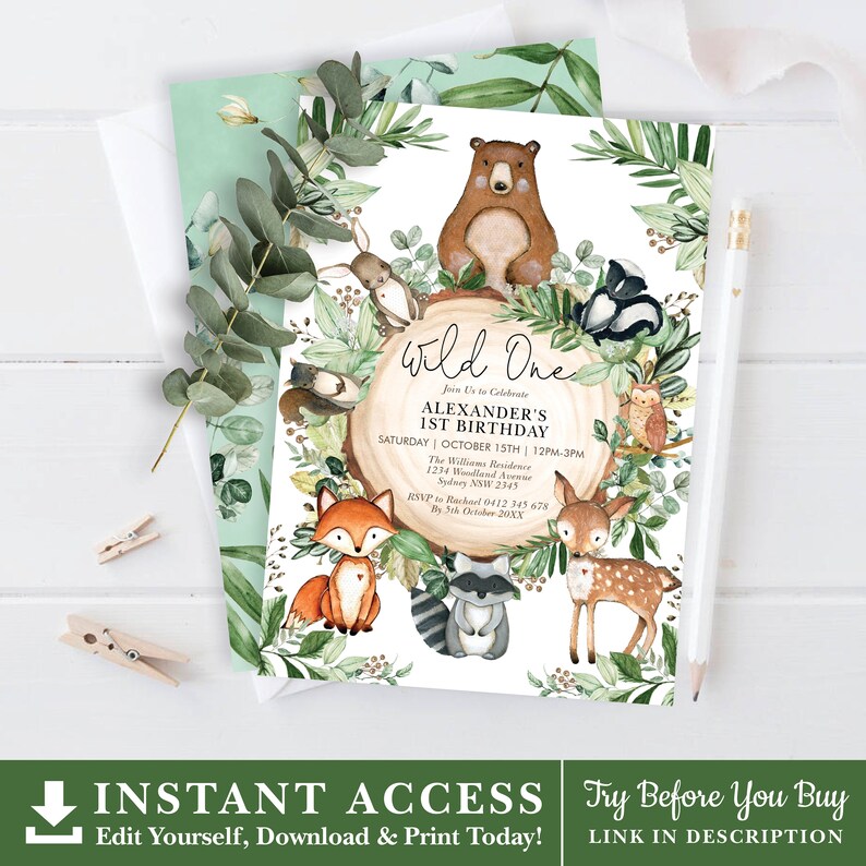 K&ouml;nnte beinhalten: Eine Einladung zu einer Wald-Themen-Geburtstagsparty zum ersten Geburtstag mit einer Aquarell-Illustration eines B&auml;ren, Fuchses, Waschb&auml;ren, Rehs und Eulen. Die Einladung lautet "Wild One" und enth&auml;lt den Namen des Kindes, Datum, Uhrzeit und RSVP-Informationen.